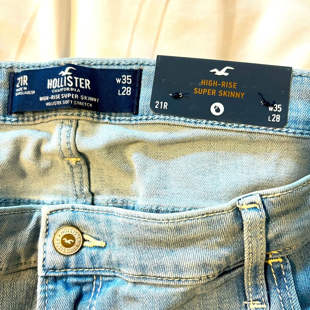 NWT HOLLISTER high-rise super skinny 21R; w35 L28 - soft stretch jeans
